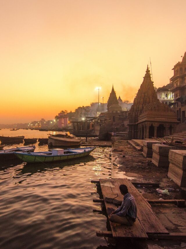 cropped-banaras-ghat.jpg